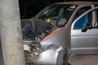 В ДТП в Днепре пострадали два человека. Появилось видео