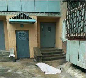 В Харькове из окна многоэтажного дома выпала женщина