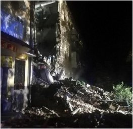 Взрыв в жилом доме в Дрогобыче есть погибшие и раненные. Появилось видео