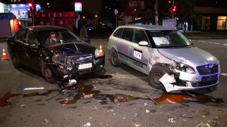 В ДТП в Киеве пострадали четыре человека. Появилось видео