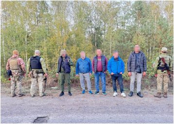 Прикордонники на Рівненщині викрили схему переправлення чоловіків за кордон. З’явилося відео