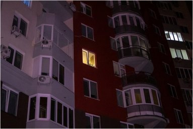 В Киеве на улице Ломоносова зарезали 18-летнюю девушку. Появилось видео