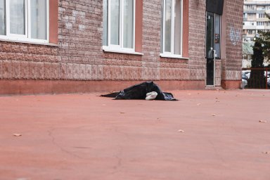 В Киеве женщина покончила с собой, выбросившись из окна