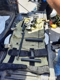 В Каменском задержан автомобиль, перевозивший оружие и боеприпасы. Появилось видео