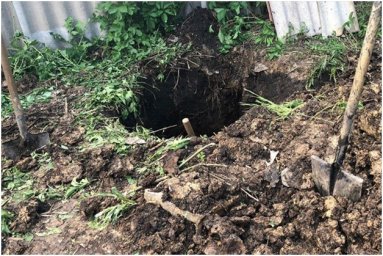 В Торецке мужчина закопал отца в огороде
