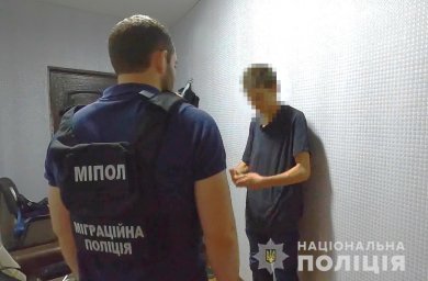 В Одессе мужчина развратил малолетнюю девочку. Появилось видео