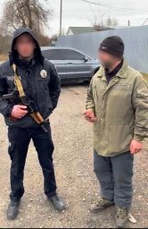 В Хусте мужчина ограбил ребенка