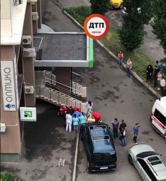 В Киеве ребенок выпал с 7 этажа
