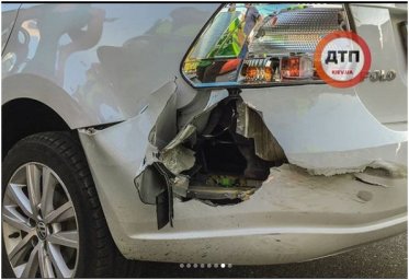 В Киеве девушка на мотоцикле врезалась в Volkswagen