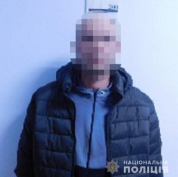 В Киеве мужчина ограбил пожилого прохожего