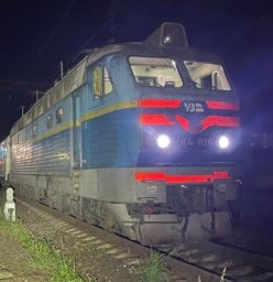 У Красному потяг збив чоловіка