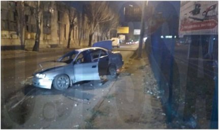 В Одессе автомобиль врезался в столб