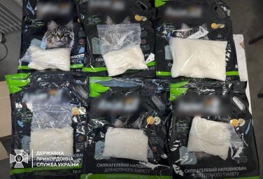 На Одещині наркоділки масскували «товар» під наповнювач для котячих лотків