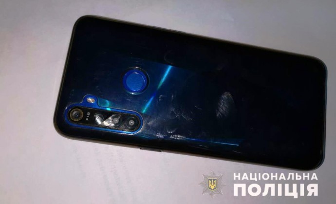 В Новомосковске мужчина ограбил ребенка