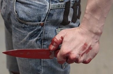 В Горловке оскорбленный муж пытался с помощью ножа разобраться с любовников жены