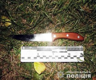 В Киеве мужчина ударил ножом девушку