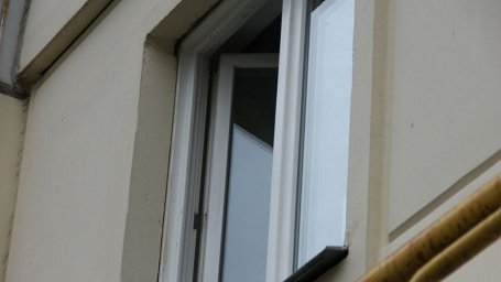 В Днепре мужчина свел счеты с жизнью, выпрыгнув из окна