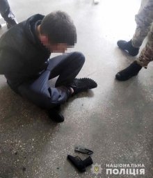 В Виннице мужчина угрожал врачам оружием