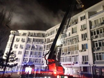 В Одессе при пожаре пострадали двое спасателей