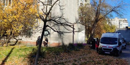 В Кременчуге из окна выпала женщина