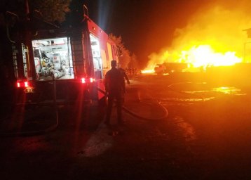 В Харькове горел деревообрабатывающий цех