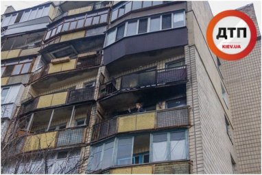 В Киеве на улице Кирилловской произошел пожар в жилом доме В Киеве на улице Кирилловской произошел пожар в жилом доме