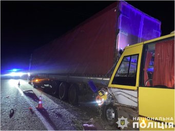 Вночі на трасі «Київ-Чоп» сталася ДТП внаслідок якої постраждали військовослужбовці та загинув водій