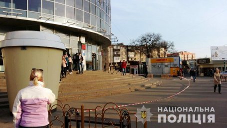 В Полтаве задержан подросток, сообщивший о минировании торгово-развлекательного центра. Появилось ви