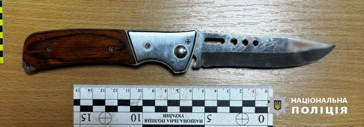 В Одесі чоловік з ножем напав на двох незнайомців