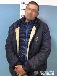 В Киеве мужчина ограбил прохожего