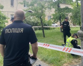В Києві з п’ятого поверху випала дитина