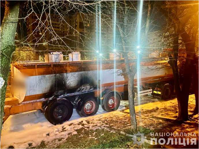 В Одесі 43-річний чоловік підпалив вантажівку