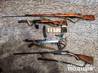 В Слатино у мужчины изъяли арсенал оружия В Слатино у мужчины изъяли арсенал оружия