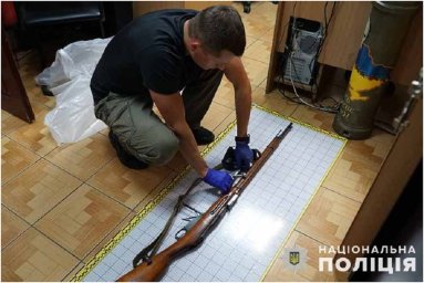 На Тернопільщині місцевий житель зберігав зброю та боєприпаси