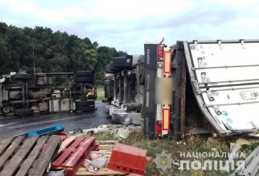В Полтавской области столкнулись два грузовых автомобиля