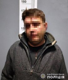 В Киеве мужчина сломал полицейскому руку
