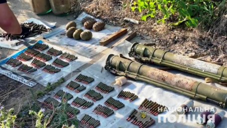 В Одесской области обнаружен схрон с оружием и боеприпасами. Появилось видео