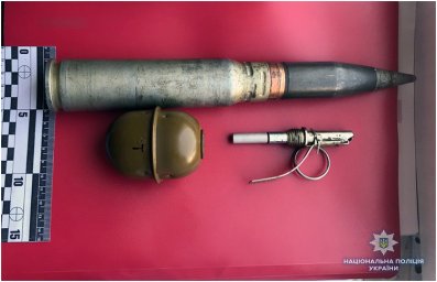 В Запорожской области в багажнике автомобиля обнаружены боеприпасы. Фото В Запорожской области в багажнике автомобиля обнаружены боеприпасы. Фото