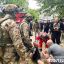 В Чернигове мужчина с ножом угрожал окружающим расправой. Появилось видео