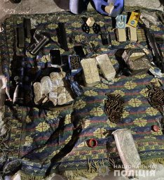 В Киеве мужчина торговал оружием и боеприпасами