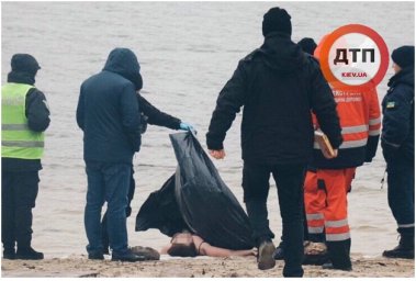 В Киеве из Днепра достали тело девушки