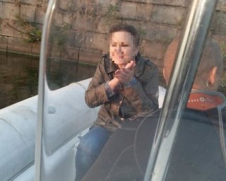 В Днепре из реки спасли женщину. Появилось видео