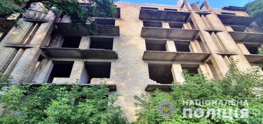 В Доброполье подросток упал с четвертого этажа