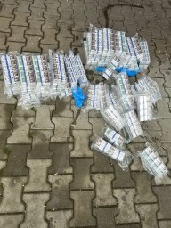 Жителька Закарпаття втратила автівку через спробу перемістити незначну партію сигарет. З'явилося від