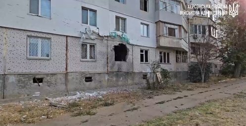 Терористи РФ прицільно вгатили по багатоповерхівці у Корабельному районі Херсона