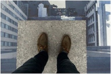 В Кременчуге молодой человек упал с 7 этажа В Кременчуге молодой человек упал с 7 этажа