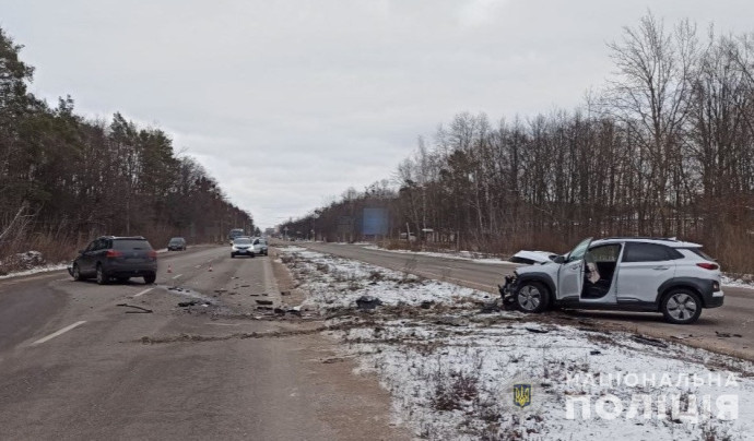 Біля с. Довжик сталося зіткнення зустрічних автомобілів. Є постраждалі