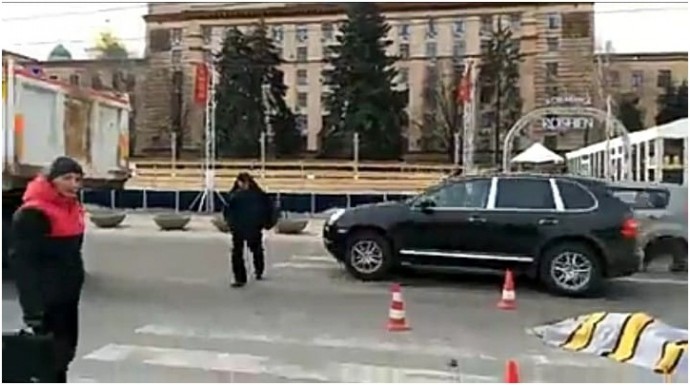 В Днепре женщина, идущая по пешеходному переходу, погибла под колесами грузовика