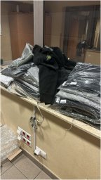 Прикордонники на Львівщині у автобусі знайшли брендовий одяг, який туди заховав водій. З’явилося від