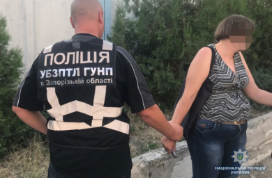 Женщина из Запорожья пыталась продать своего сына-инвалида в рабство